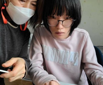 사회서비스센터 크리스마스 키트 전달